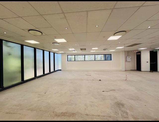 675M² OFFICE TO LET IN WATERFALL